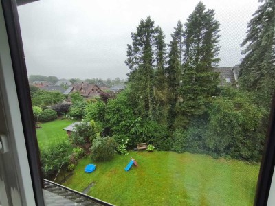 Gepflegte DG-Wohnung mit drei Zimmern - in grüner Umgebung und doch zentral - Schneverdingen