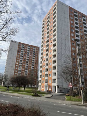 schöne 1,5 ZKB Wohnung im 4. OG *ab sofort* zu vermieten