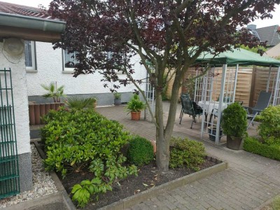 1-2 Familien-/Mehrgenerationen-Haus mit schöner Gartenanlage + 2 Grundstücke mit Bebauungspotenzial