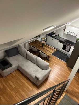 Schöne großzügige 2 Zimmer-Dachgeschosswohnung (Aufzug) im Osten von Heilbronn, mit EBK und Galerie