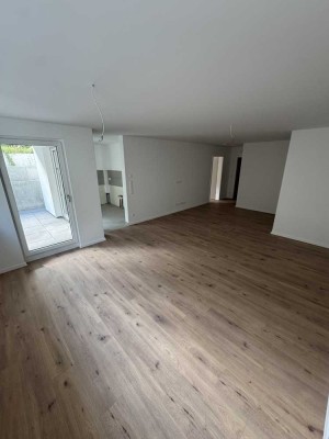 Erstbezug mit Terrasse: Stilvolle 2,5-Raum-Souterrain-Wohnung mit lux. Innenausstattung in Rauenberg