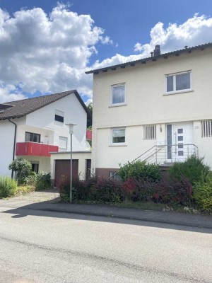 Ruhig gelegene Haushäfte am Waldrand