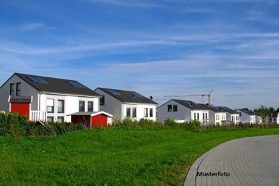 Freistehendes Dreifamilienhaus nebst Garage