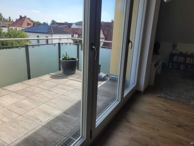 Exklusive, neuwertige 2-Zimmer-DG-Wohnung mit gehobener Innenausstattung mit EBK in Ingolstadt