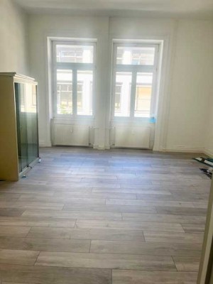 ++ In Kernsanierung! Stilvoller Altbau für WG´s mitten in der Fußgängerzone! ++