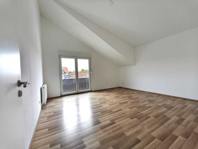 Sofort bezugsfreie 
4,5-Zimmer-Wohnung mit Balkon und Stellplatz in Stutensee-Friedrichstal