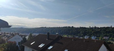 Helle 2-Zimmer Wohnung im DG