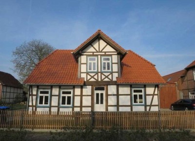 2 Zimmer Wohnung mit Einbauküche und Tageslichtbad