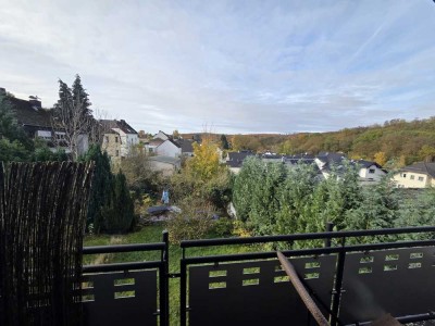 Schöne 2-Zimmer-Dachgeschosswohnung mit Balkon & Ausblick in Höhr-Grenzhausen – ruhige Lage!
