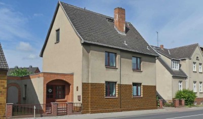 Saniertes Wohnhaus - 2 Vollgesch., Boden, Keller, große Doppelgarage, Sauna, Hof und Garten