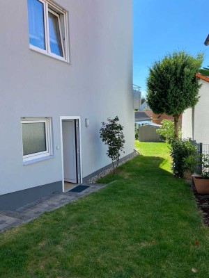 1 Zimmer-Souterrainwohnung in TOP-Lage von Auerbach nach Sanierung mit EBK und Terrasse