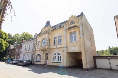 Jugendstil-Stadthaus mit Garage, Garten und prachtvollen Originaldetails in Elten-Emmerich