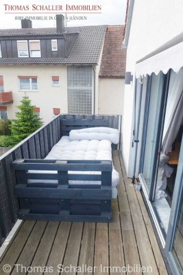 Kernsanierte, moderne 2 Zimmer-Dachstudio-Wohnung mit großen Balkon, EBK  Stellplatz in Cadolzburg