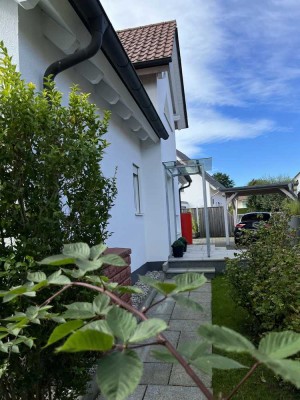 Innovatives lichtdurchflutetes, energieeffizientes Anwesen mit Einliegerwohnung und Sauna