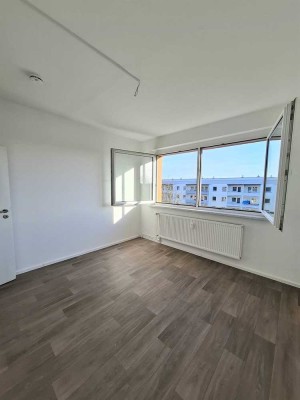 Neu sanierte 5-Raum- Wohnung mit Einbauküche, bezugsfertig ab 01.03.2026!