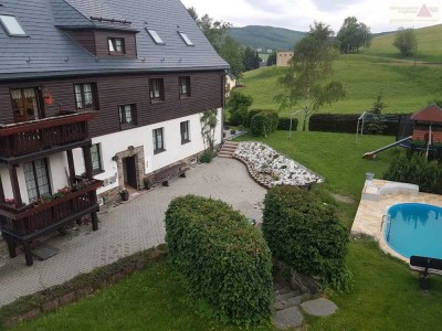 Wohnen, wo andere Urlaub machen! 3 Räume und Sonnenbalkon in Hammerunterwiesenthal!