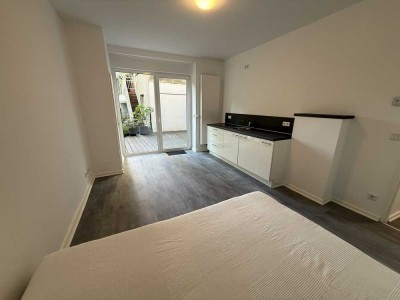 Gartengeschoss Wohnung mit Terrasse, Küche und Tageslicht Badezimmer