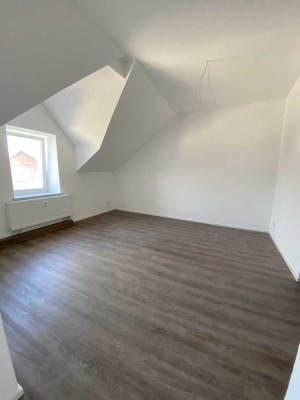 Moderne 3,5-Zimmer-Dachgeschosswohnung mit Charme – Essen-Frintrop