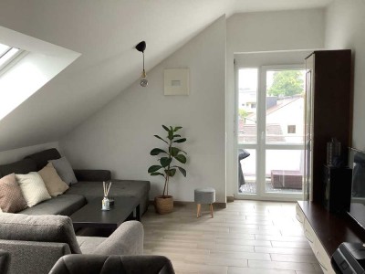 Vermiete schöne helle 2 Zimmerdachgeschosswohnung mit Südost-Balkon