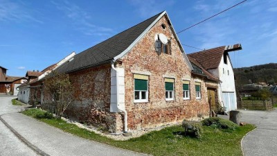 Vierkanthof auf 3051 m² für eine liebevolle Sanierung – jetzt für € 149.999,-- Fehring, Südoststeiermark: Historisch