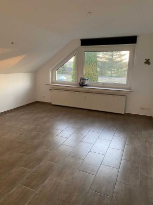 Schöne 3-Zimmer-Wohnung in 30900, Negenborn.
Gartennutzung, Carport,  Wäschekeller, Kellerraum.