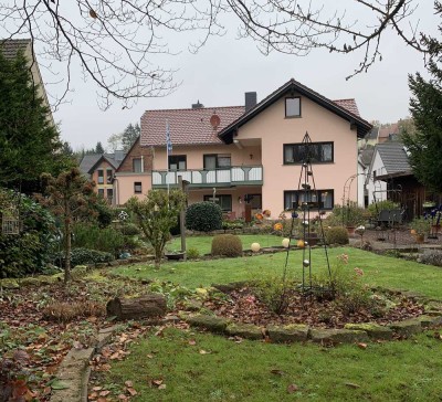 Einfamilienhaus mit großem Grundstück und historischem Nebenhaus