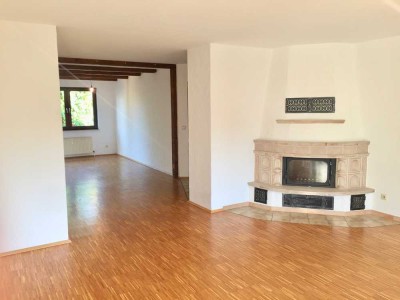 SGE-Immo 4,5 Zimmerwohnung mit Kamin und zwei Balkonen in Nordheim.