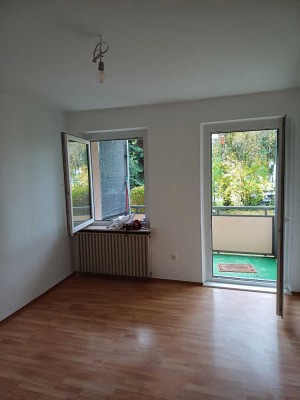 Ansprechende und modernisierte 3-Raum-EG-Wohnung mit Balkon in Mönchengladbach