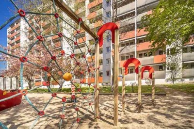 ERSTBEZUG NACH SANIERUNG: Großzügige 3-Raumwohnung mit Balkon!