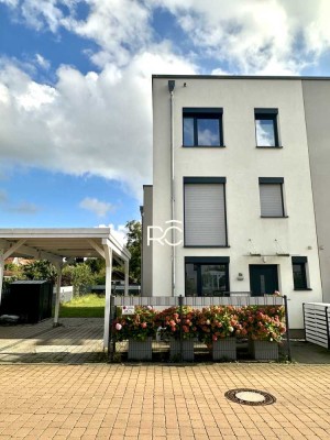 Neuwertiges & Modernes & helles Reiheneckhaus – möbliert, mit 6 Zimmern, Ebk,Keller,2 Carport