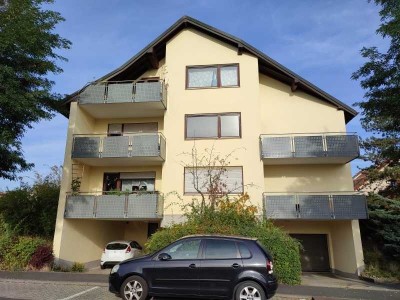 2-Zimmer Etagenwohnung mit Balkon und Einbauküche im 2. OG in Würzburg-Versbach
