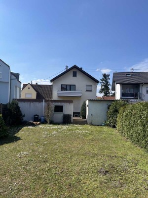 5,5 ZKBB Einfamilienhaus mit Ausbaupotential im DG. (ca. 45 m²) und Baugrundstück im Gartenbereich