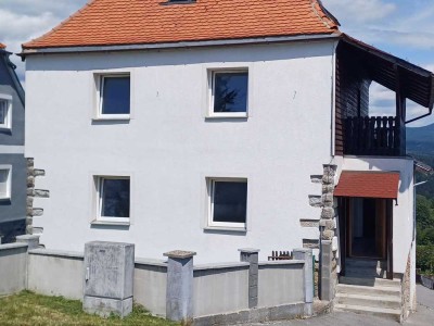 * SANIERTES EINFAMILIENHAUS * mit gemütlicher Mansarde und Bad