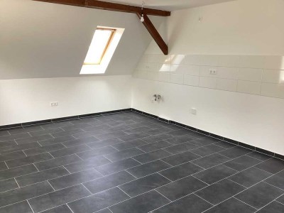 Hier macht wohnen Spaß: tolle 2-Zi.-Dachgeschosswohnung mit Ausblick