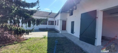 Geräumiges Zweifamilienhaus