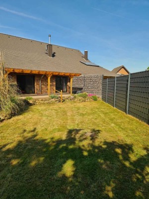 Freundliche Drei-Zimmer-Wohnung mit Terrasse und Garten in Nideggen