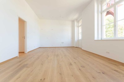 Großzügige Wohnung im Hochparterre| Balkon | Gäste-Bad | HWR | Aufzug | Stellplatz