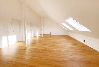 Wunderschöne DG-Wohnung 3 Zimmern und großer Dachterrasse