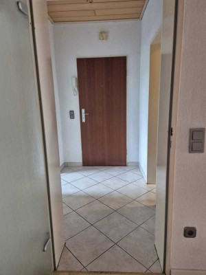 Erstbezug nach Sanierung mit Balkon: Ansprechende 2-Zimmer-EG-Wohnung mit geh. Innenausstattung