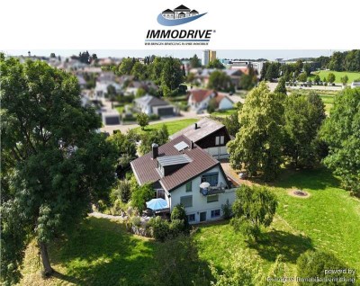 Freistehendes Einfamilienhaus mit parkähnlichem 
Anwesen und Waldgrundstück!