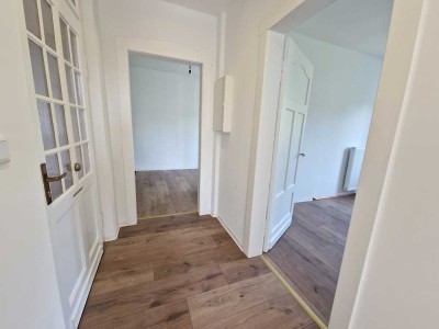 Renoviert: Altbauwohnung 2 ZKB + Balkon