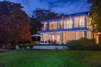 Lichtdurchflutete Architektenvilla in ruhiger Lage mit weitem Naturblick