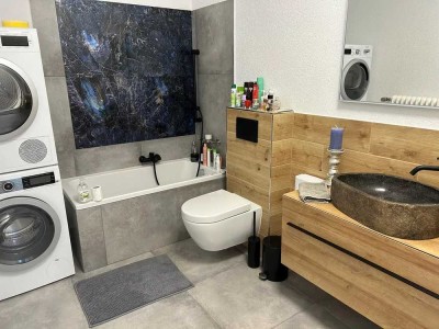 Stylisches Dachgeschoss mit 2 Wintergärten – Perfekt für Paare & Singles