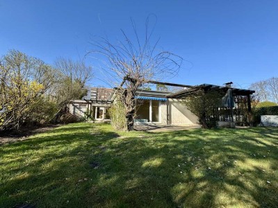 ***Ihr Wohlfühlort: Zauberhafter Bungalow mit Gartenparadies in Langen/Oberlinden***