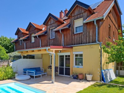Doppelhaushälfte mit Pool, Garten &amp; PV-Anlage - PRIVATVERKAUF