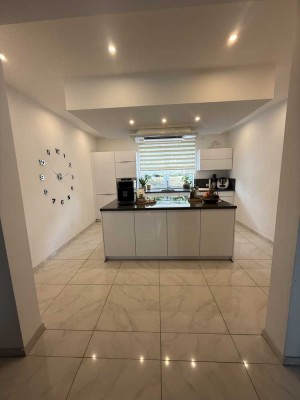 Einfamilienhaus zu verkaufen — modern & großzügig