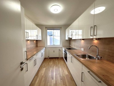 2 Zimmer-Wohnung mit extra Küche und Loggia | Nähe U6