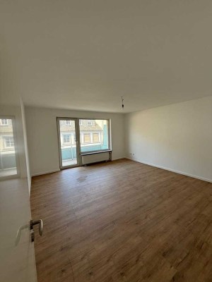 WG´s und Studenten willkommen ! ERSTBEZUG! Nach Kernsanierung, charmante 2 -Zimmerwohnung mit Balkon
