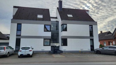 Gepflegte 3-Zimmer-Wohnung mit Küche, Bad und Terrasse in Rheda, Zentrale Lage