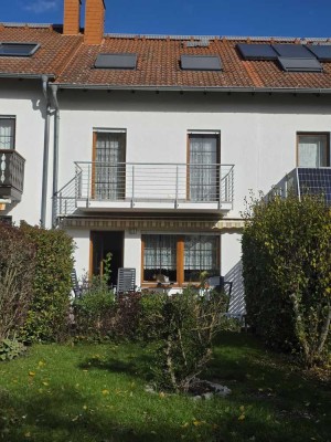 Modernes Reihenhaus (Raumwunder) in ruhiger Straße von Frankfurt-Praunheim!
